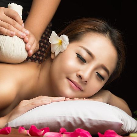 Outrigger Surin Beach Resort - Sha Extra Plus Exterior foto Thai herbal compress massage
