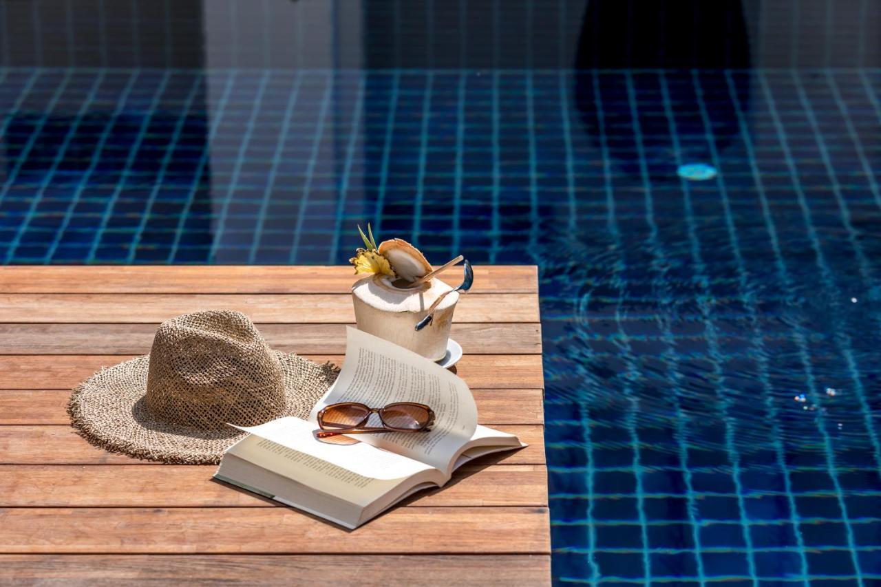 Outrigger Surin Beach Resort - Sha Extra Plus Exterior foto A poolside table