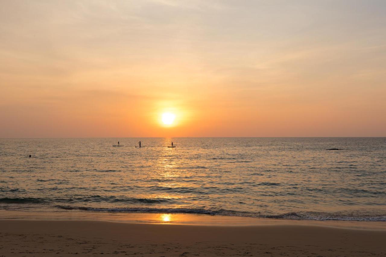Outrigger Surin Beach Resort - Sha Extra Plus Exterior foto Sunset at the beach