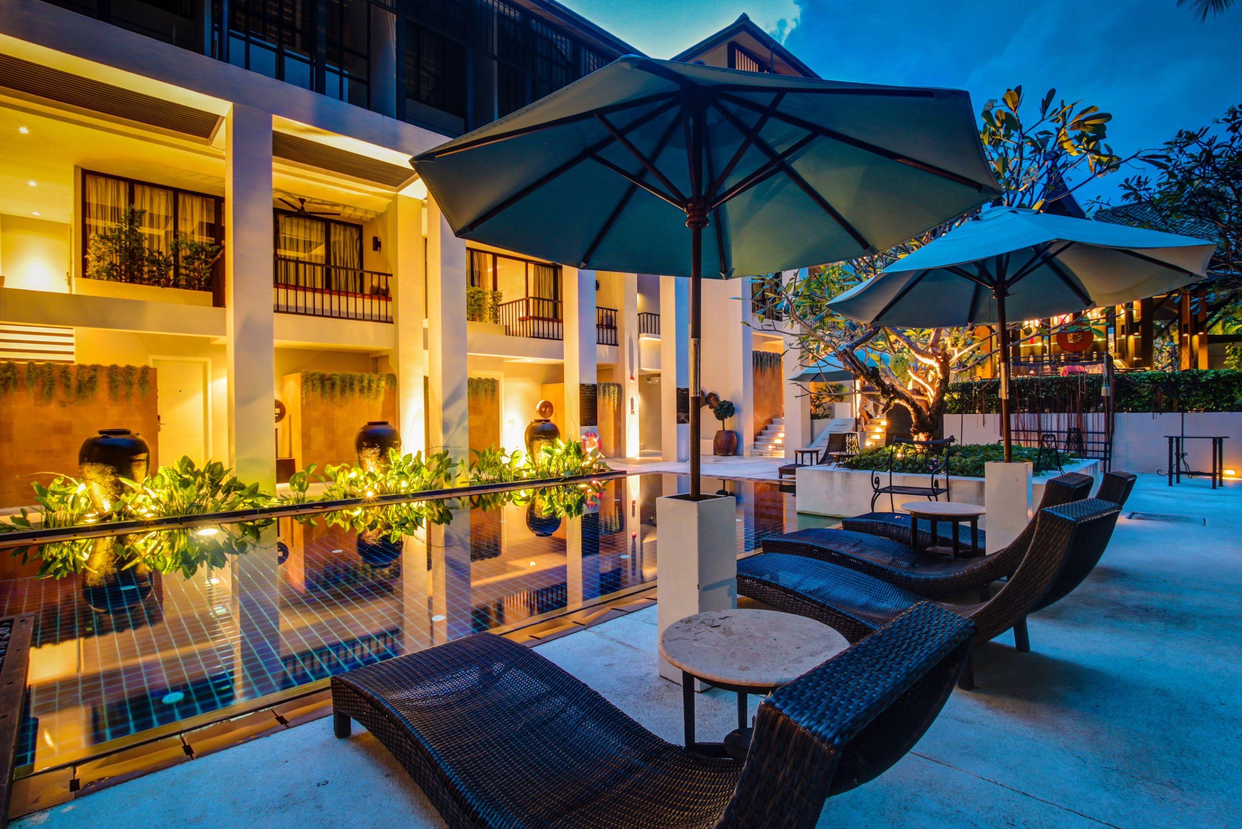 Outrigger Surin Beach Resort - Sha Extra Plus Exterior foto The hotel's pool