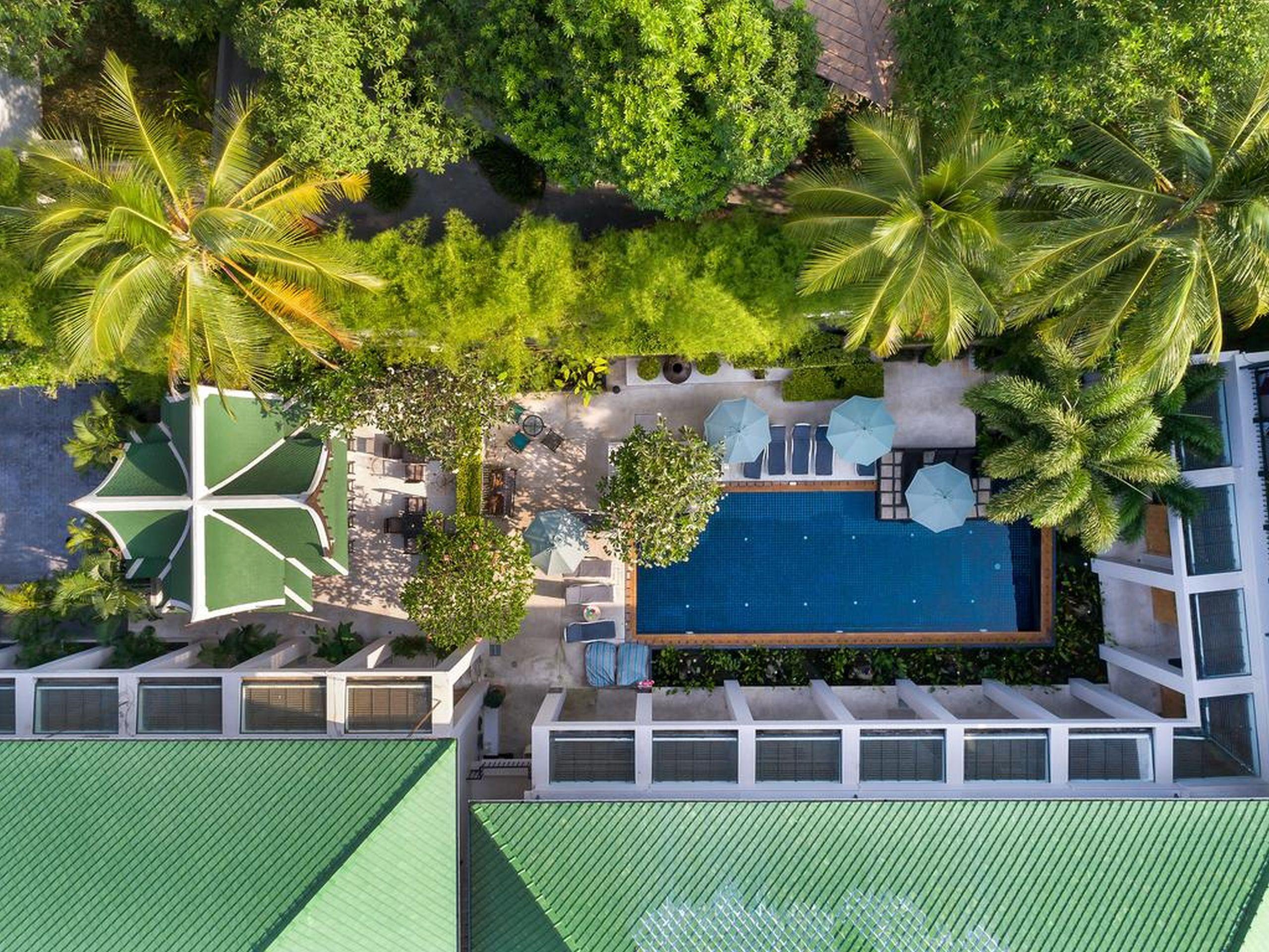 Outrigger Surin Beach Resort - Sha Extra Plus Exterior foto Aerial view of the hotel