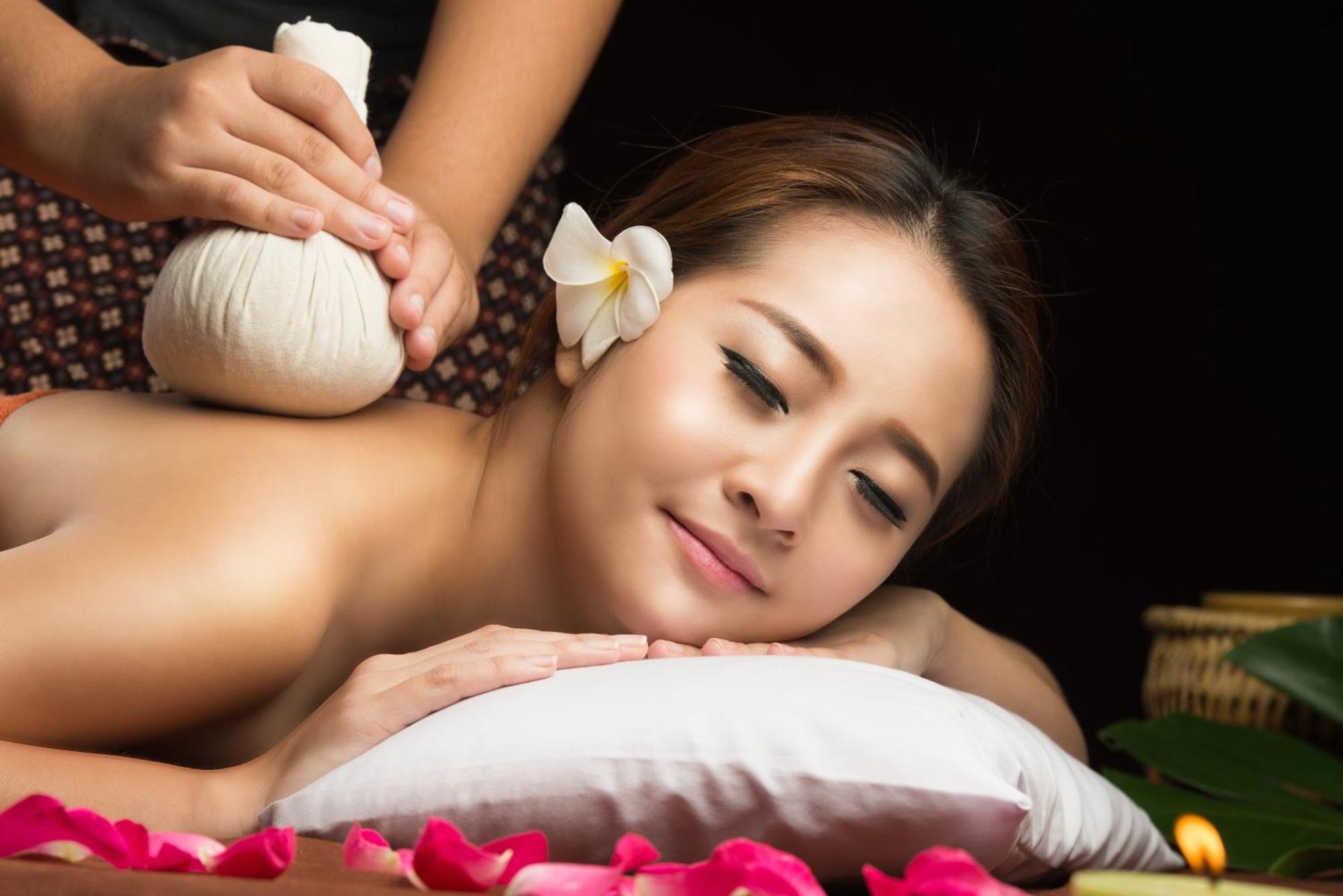 Outrigger Surin Beach Resort - Sha Extra Plus Exterior foto Thai herbal compress massage