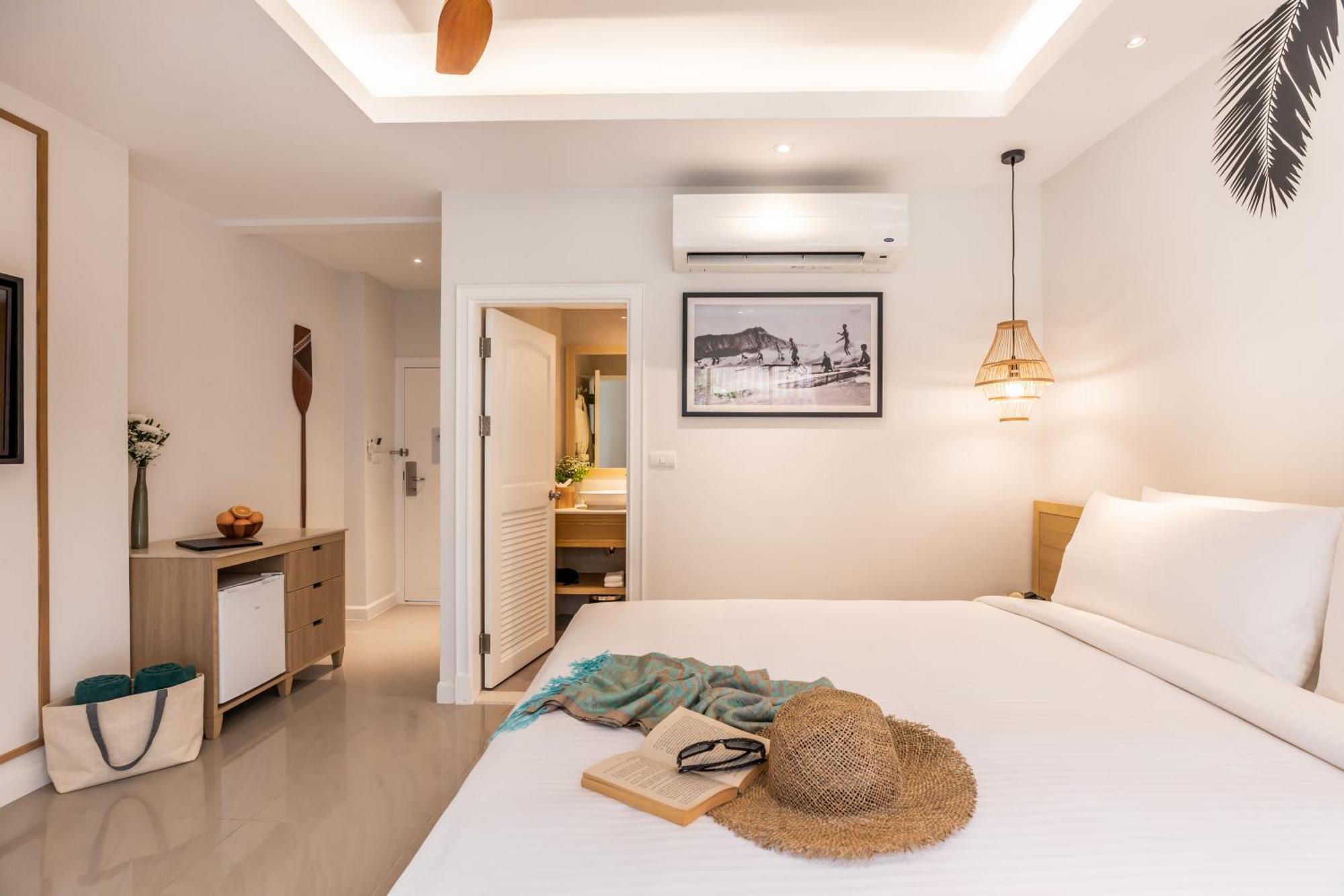 Outrigger Surin Beach Resort - Sha Extra Plus Habitación foto Deluxe Room