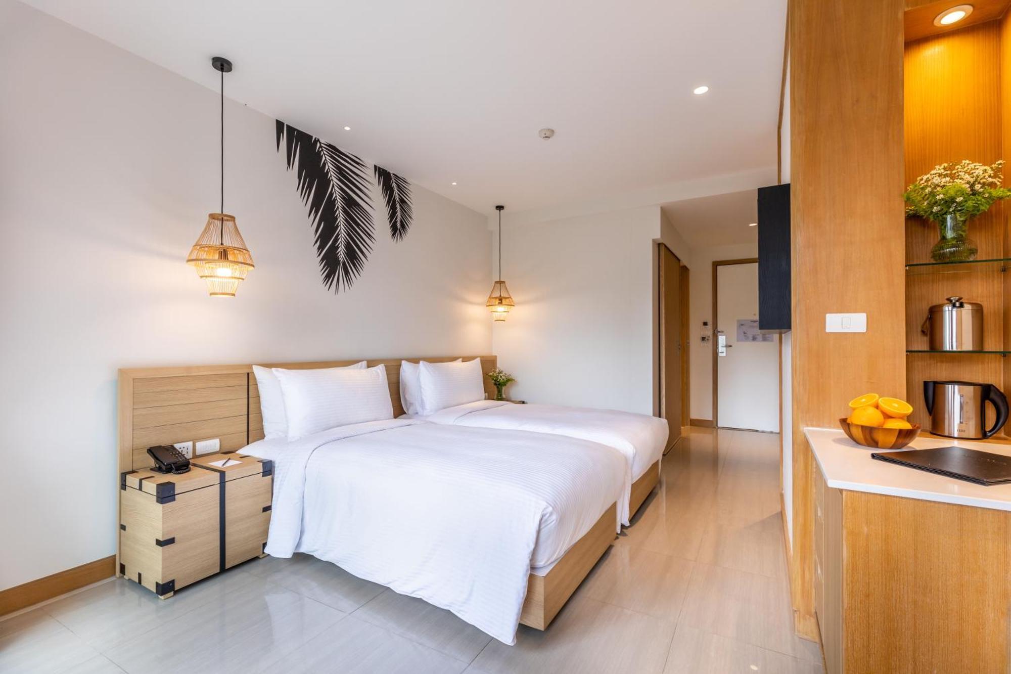 Outrigger Surin Beach Resort - Sha Extra Plus Habitación foto Deluxe Room