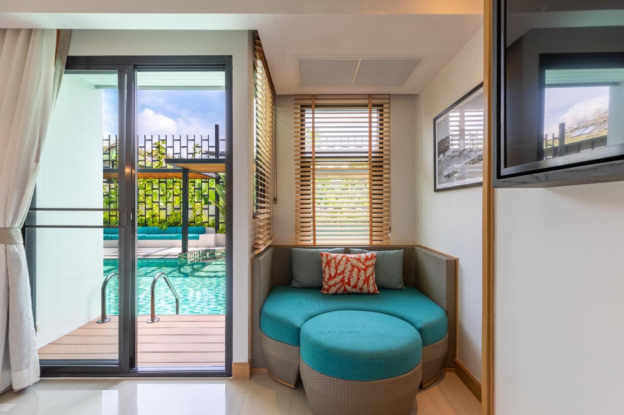 Outrigger Surin Beach Resort - Sha Extra Plus Habitación foto A room at the hotel